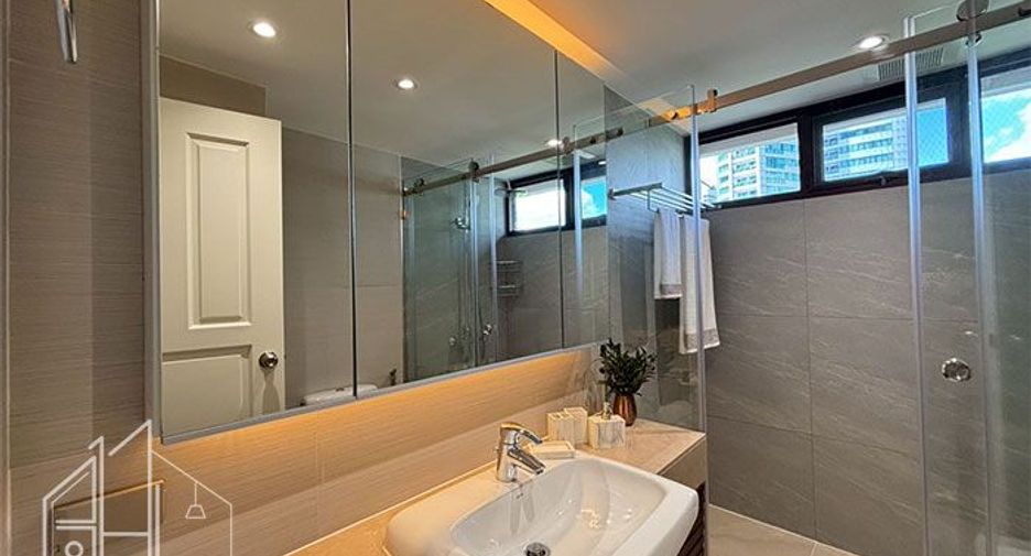 For rent 4 bedrooms condo in Khlong Toei, Bangkok