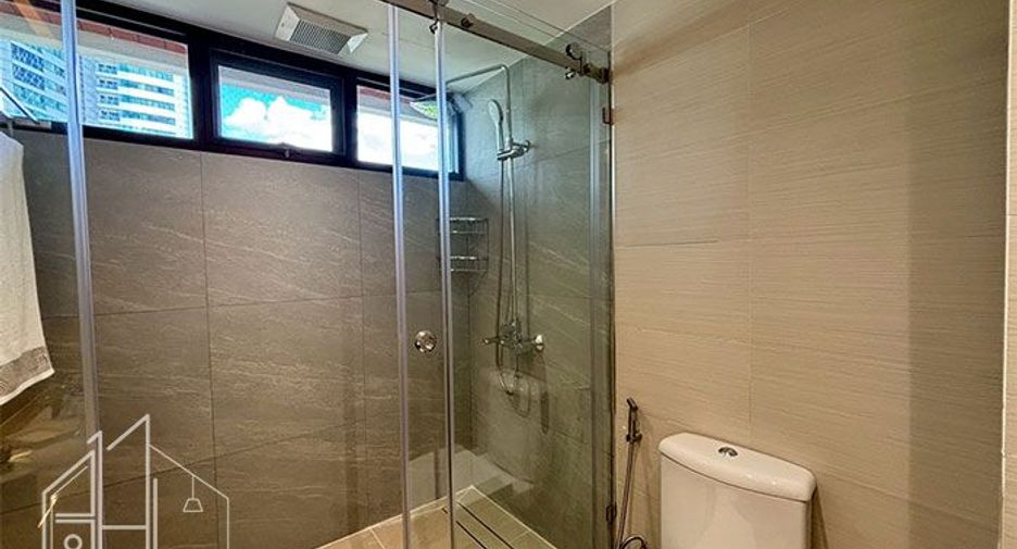 For rent 4 bedrooms condo in Khlong Toei, Bangkok