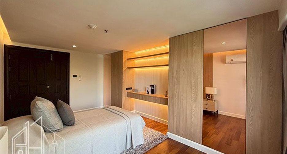 For rent 4 bedrooms condo in Khlong Toei, Bangkok