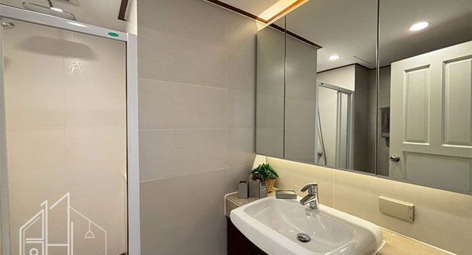 For rent 4 bedrooms condo in Khlong Toei, Bangkok