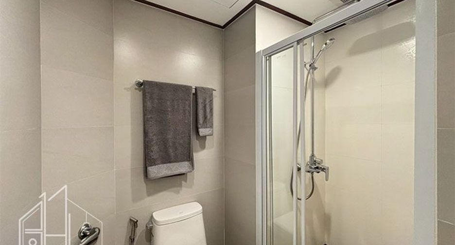 For rent 4 bedrooms condo in Khlong Toei, Bangkok