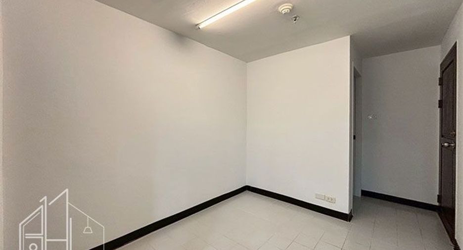 For rent 4 bedrooms condo in Khlong Toei, Bangkok