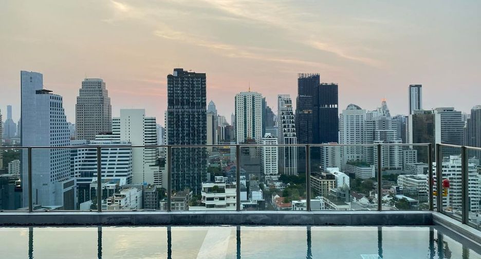 For rent 1 bed condo in Watthana, Bangkok