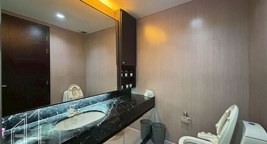 For rent 2 ベッドルーム condo in Watthana, Bangkok