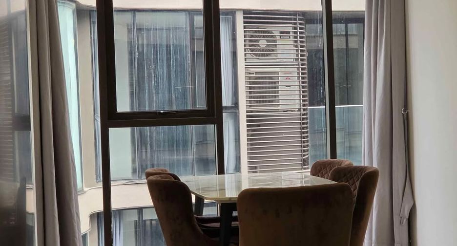For rent 3 bedrooms condo in Khlong Toei, Bangkok