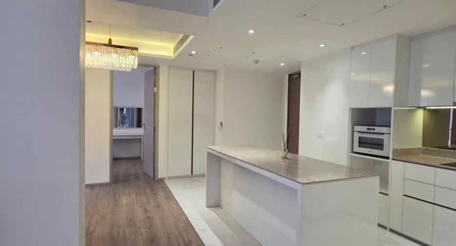 For rent 3 bedrooms condo in Khlong Toei, Bangkok