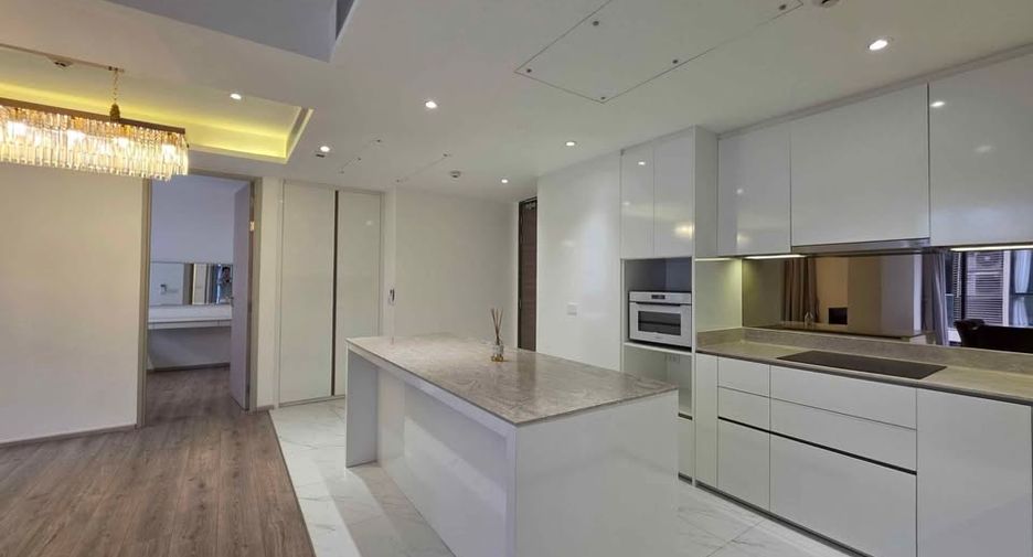 For rent 3 bedrooms condo in Khlong Toei, Bangkok