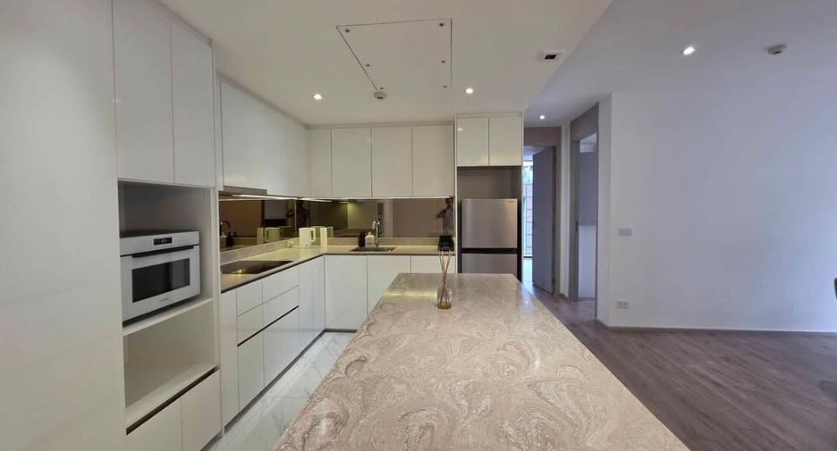 For rent 3 bedrooms condo in Khlong Toei, Bangkok