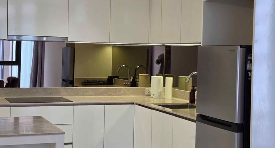 For rent 3 bedrooms condo in Khlong Toei, Bangkok
