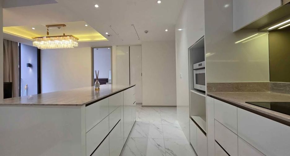 For rent 3 bedrooms condo in Khlong Toei, Bangkok