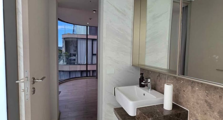 For rent 3 bedrooms condo in Khlong Toei, Bangkok