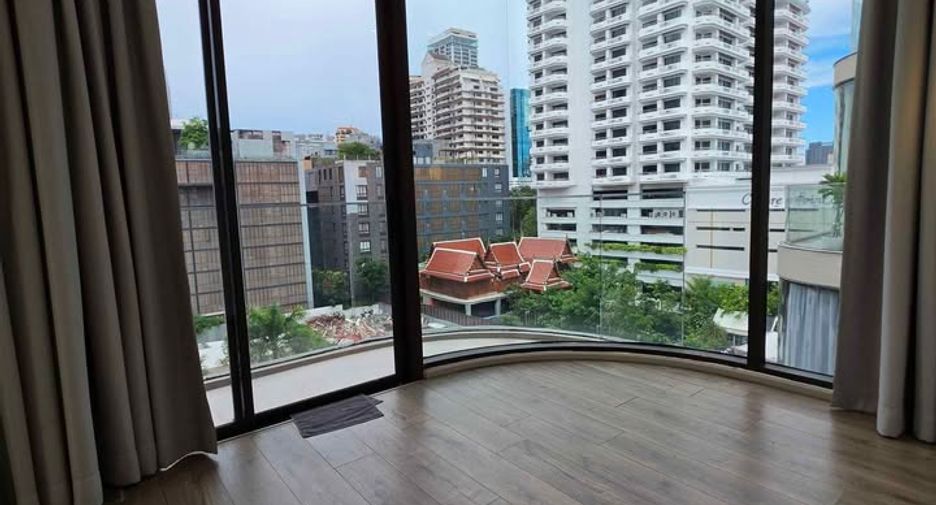 For rent 3 bedrooms condo in Khlong Toei, Bangkok