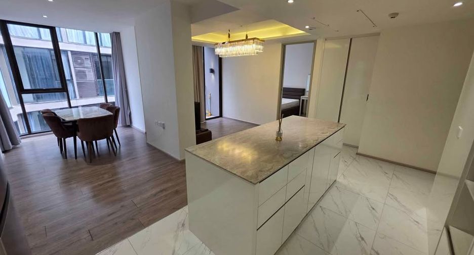 For rent 3 bedrooms condo in Khlong Toei, Bangkok