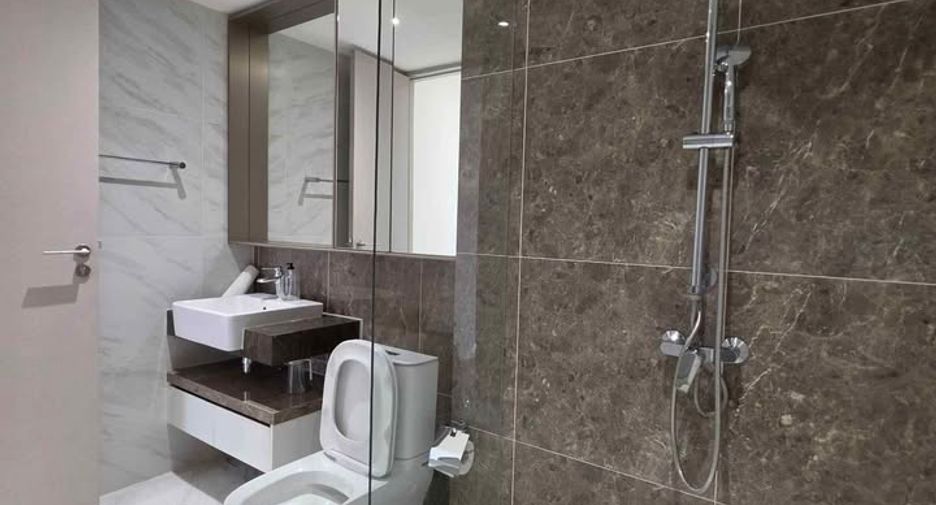 For rent 3 bedrooms condo in Khlong Toei, Bangkok