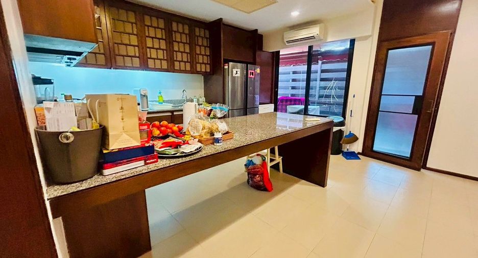 ให้เช่า 5 ห้องนอน บ้านเดี่ยว ใน คลองเตย, กรุงเทพฯ