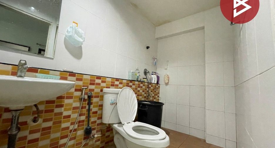Casa adosada en venta de 3 habitaciones en Phan Thong, Chonburi