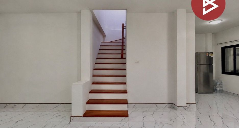 Casa adosada en venta de 3 habitaciones en Phan Thong, Chonburi