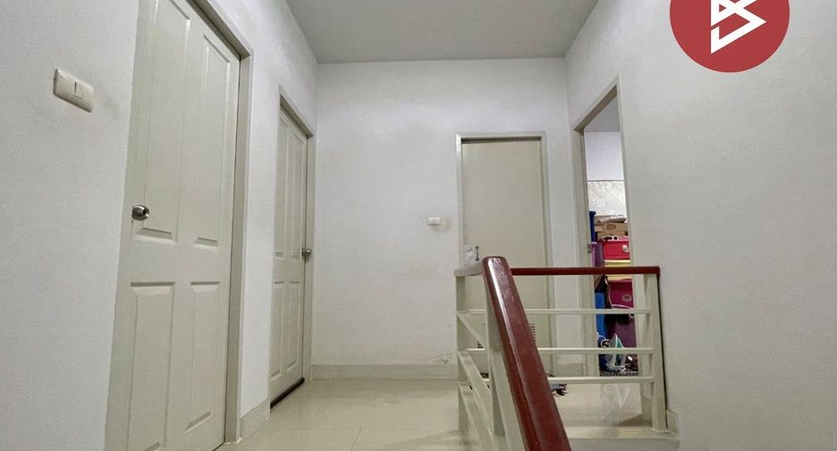 Casa adosada en venta de 3 habitaciones en Phan Thong, Chonburi