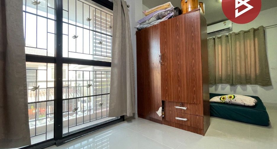 Casa adosada en venta de 3 habitaciones en Phan Thong, Chonburi