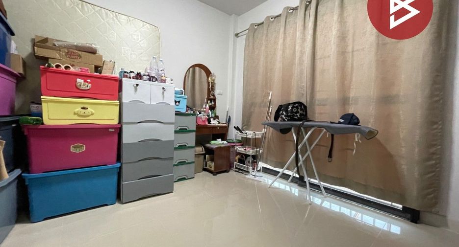 Casa adosada en venta de 3 habitaciones en Phan Thong, Chonburi