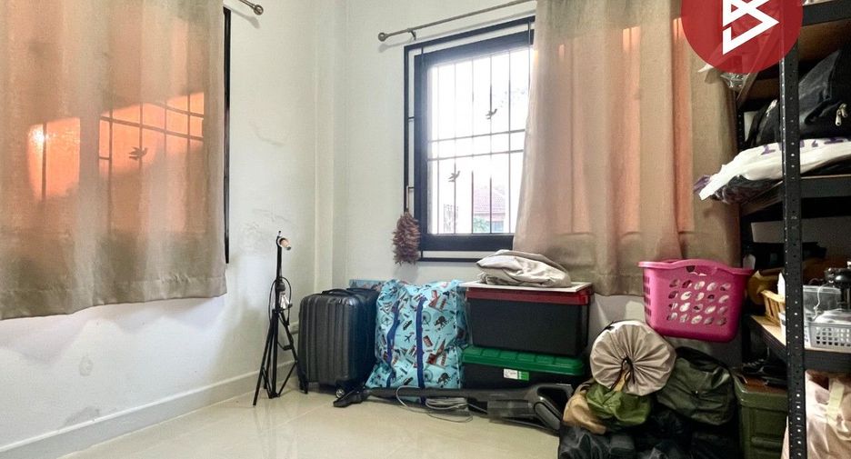 Casa adosada en venta de 3 habitaciones en Phan Thong, Chonburi