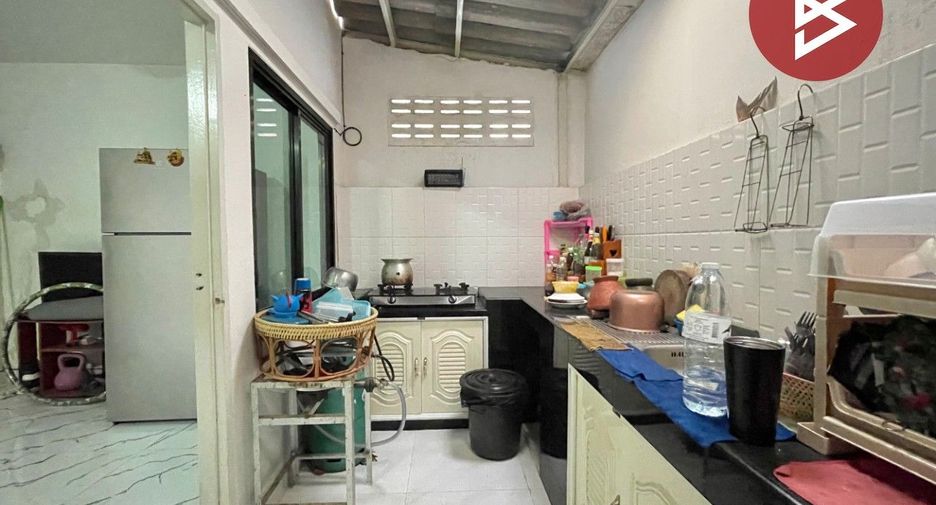 Casa adosada en venta de 3 habitaciones en Phan Thong, Chonburi
