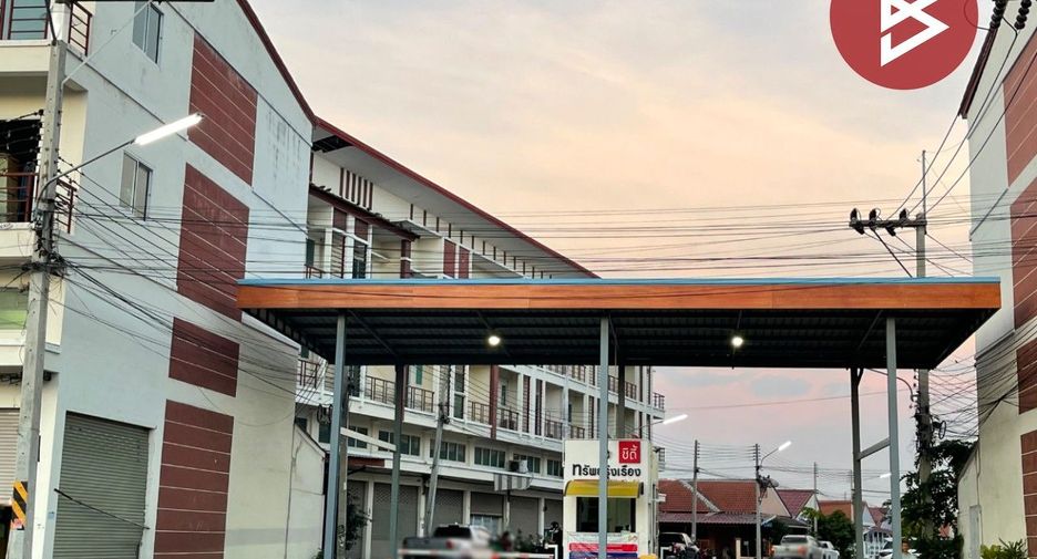 Casa adosada en venta de 3 habitaciones en Phan Thong, Chonburi