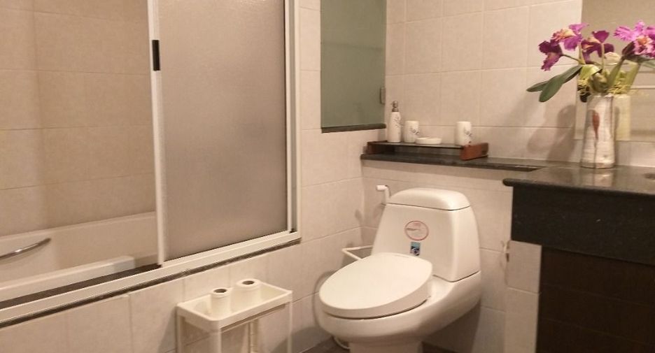 For rent 2 bedrooms condo in Watthana, Bangkok