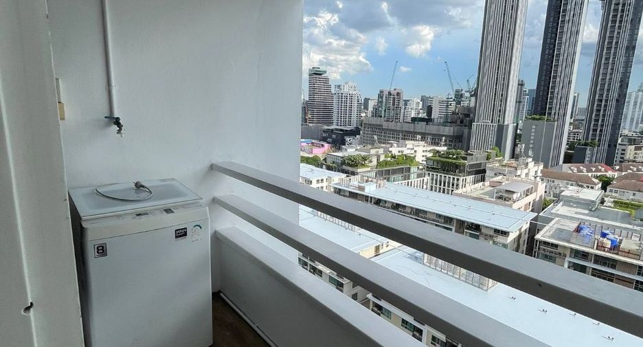 For rent 2 bedrooms condo in Watthana, Bangkok