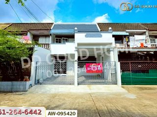 For sale 2 bedrooms townhouse in Wang Thonglang, Bangkok