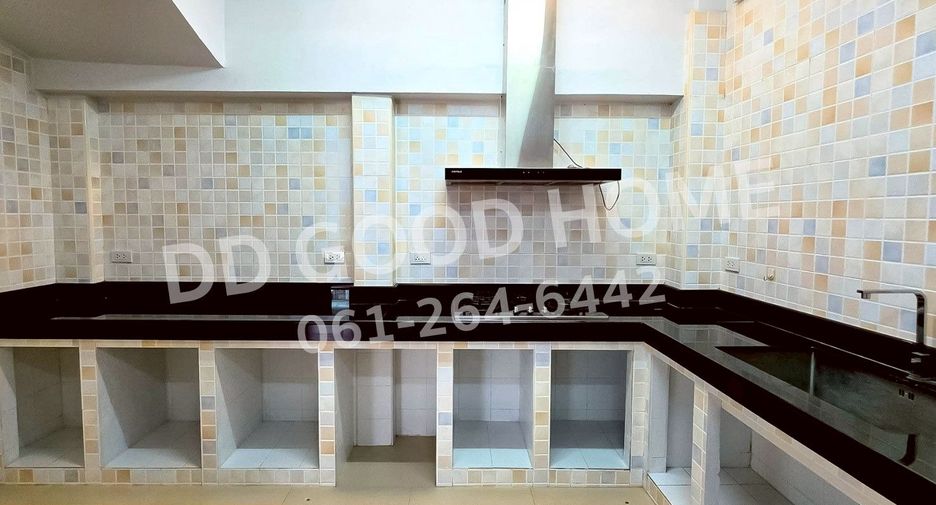 Продажа 2 спальни таунхаус в Щанг Тхонгланг, Бангкок
