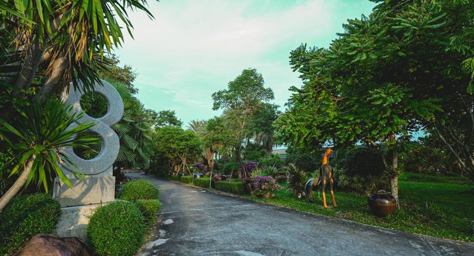 For sale 6 bedrooms house in Si Racha, Chonburi