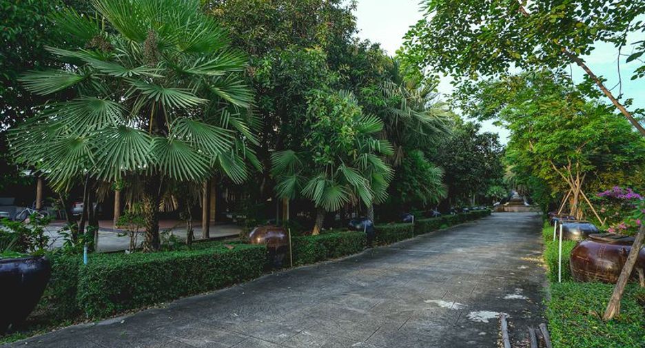 For sale 6 bedrooms house in Si Racha, Chonburi