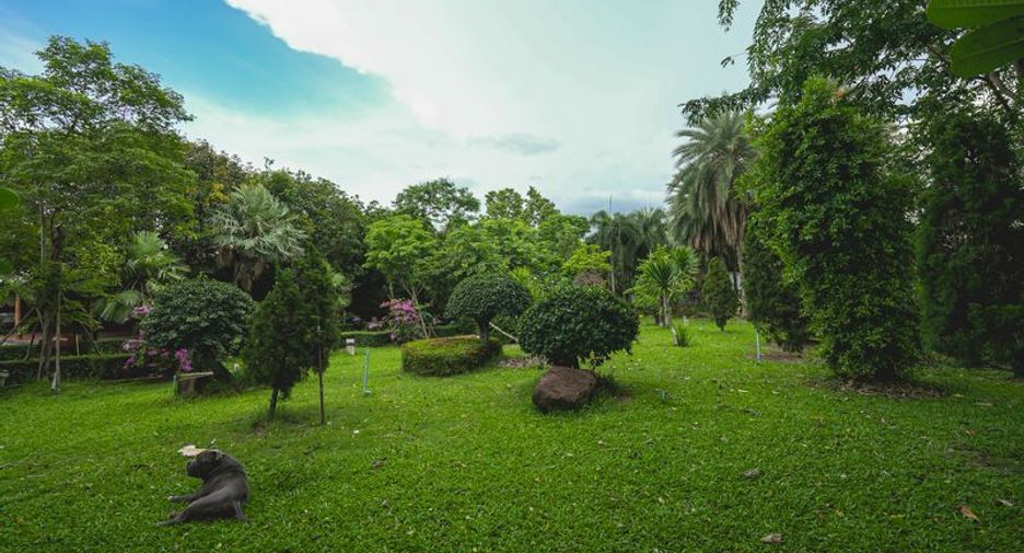 For sale 6 bedrooms house in Si Racha, Chonburi