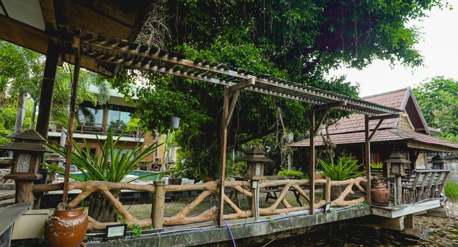 For sale 6 bedrooms house in Si Racha, Chonburi