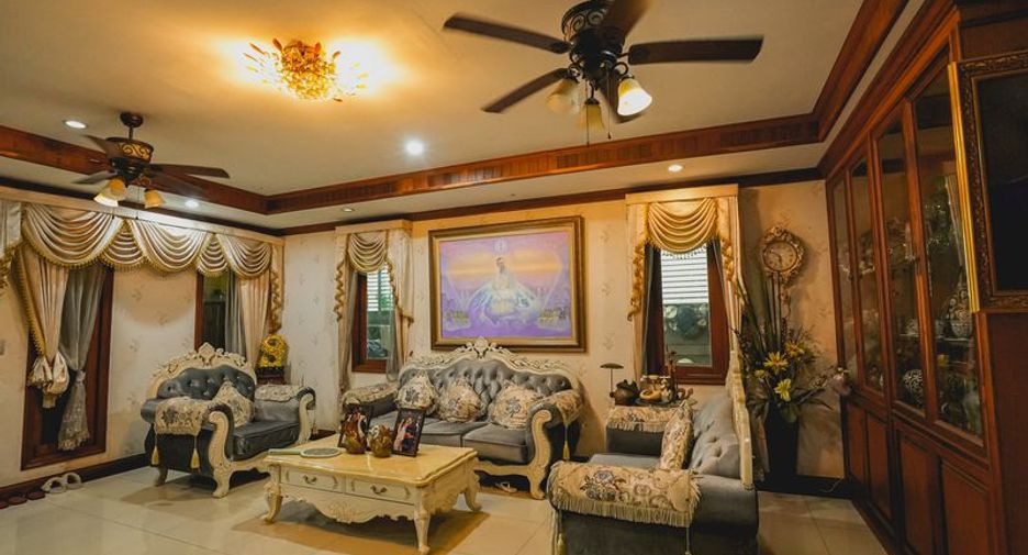 For sale 6 bedrooms house in Si Racha, Chonburi
