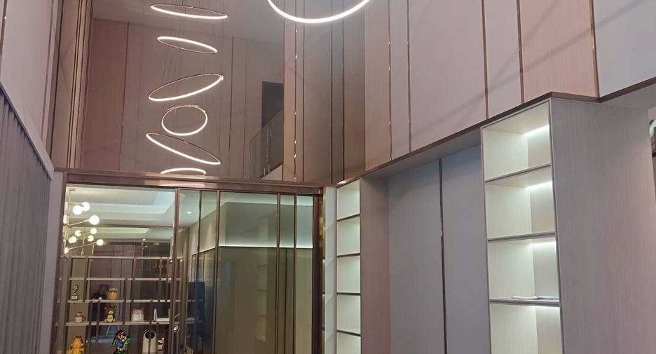 Casa en venta de 5 habitaciones en Bang Khae, Bangkok