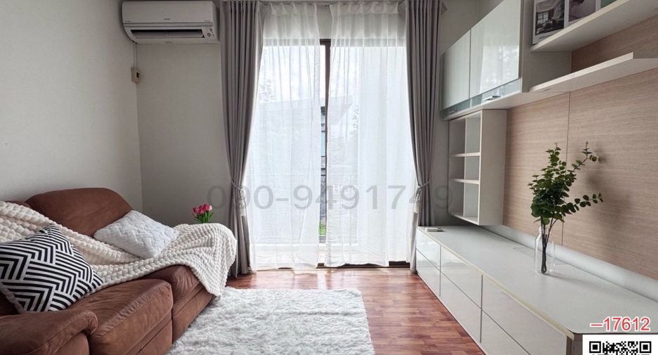 Casa adosada en alquiler de 3 habitaciones en Phra Khanong, Bangkok