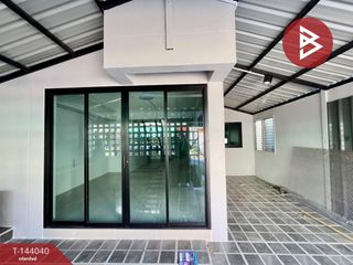 For sale 2 ベッドルーム townhouse in Phan Thong, Chonburi