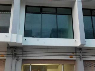 Local comercial en venta de 4 habitaciones en Si Racha, Chonburi