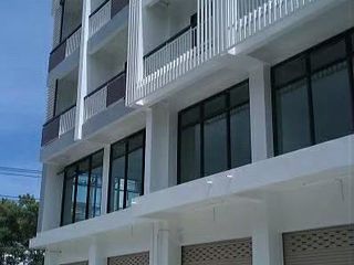 Local comercial en venta de 4 habitaciones en Si Racha, Chonburi