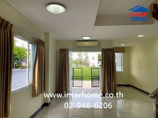 Casa adosada en venta de 2 habitaciones en Min Buri, Bangkok