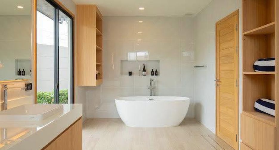 For sale 5 bedrooms villa in East Pattaya, Pattaya