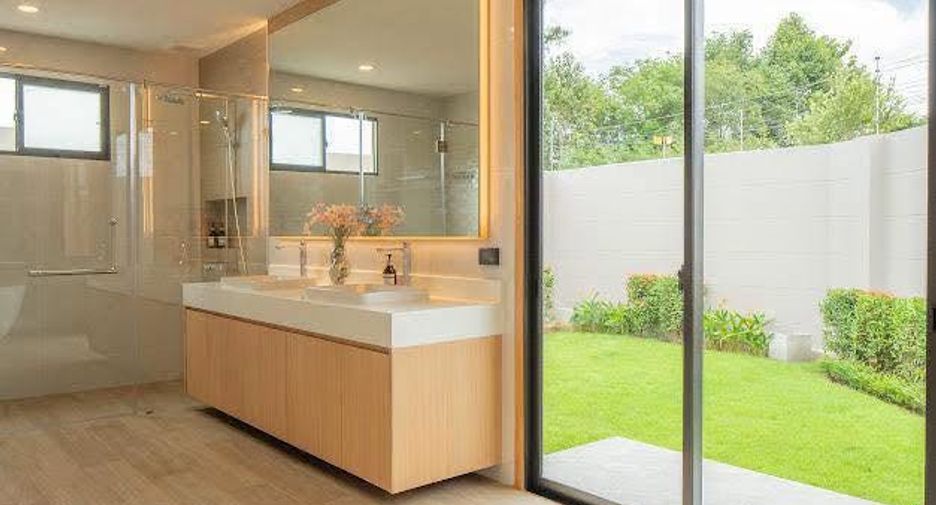 For sale 5 bedrooms villa in East Pattaya, Pattaya