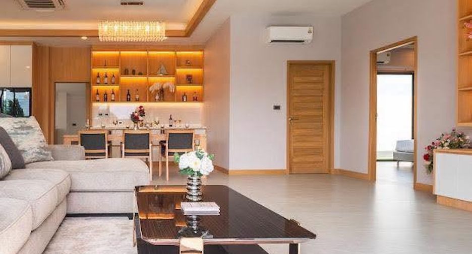 For sale 5 bedrooms villa in East Pattaya, Pattaya