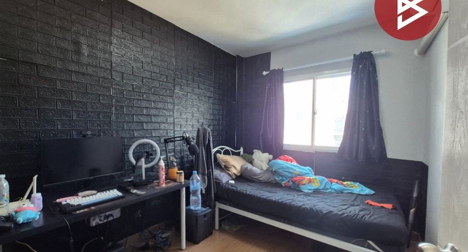 For sale 3 bedrooms townhouse in Mueang Samut Prakan, Samut Prakan