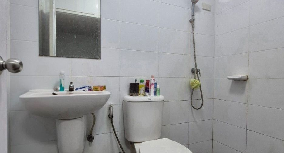 For sale 3 bedrooms townhouse in Mueang Samut Prakan, Samut Prakan