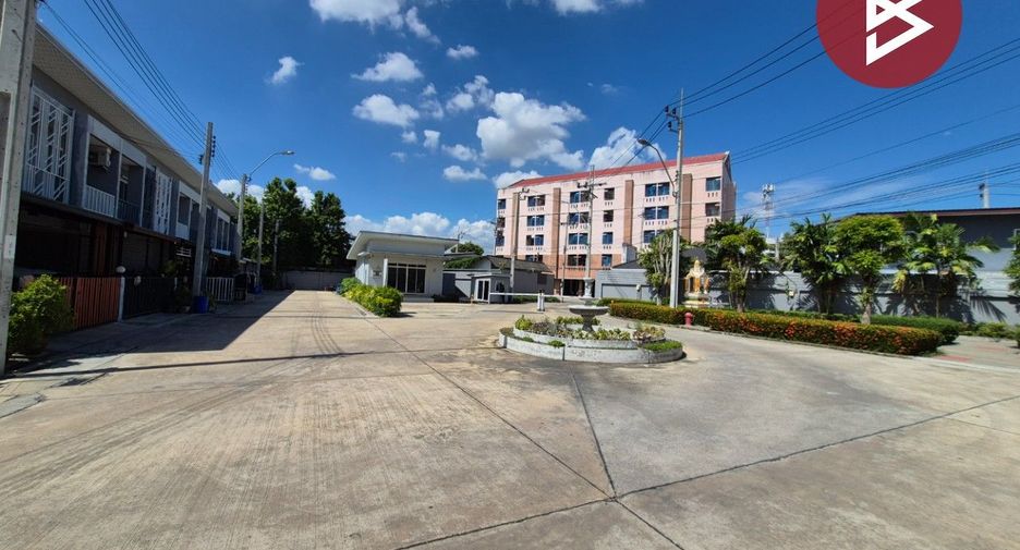 For sale 3 bedrooms townhouse in Mueang Samut Prakan, Samut Prakan
