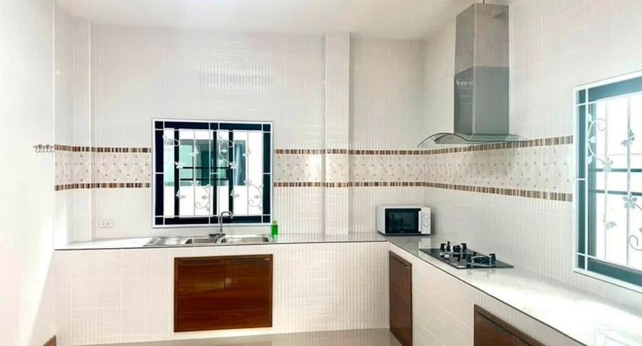 For rent 4 bedrooms house in Mueang Chiang Mai, Chiang Mai
