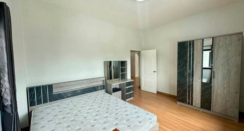 For rent 4 bedrooms house in Mueang Chiang Mai, Chiang Mai